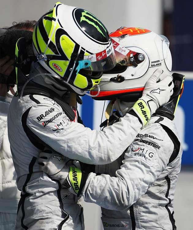Barrichello y Button se feicitan mutuamente