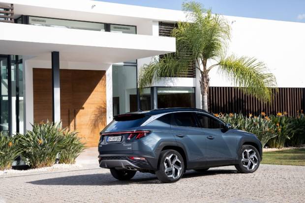 5 coches 100% híbridos medianos para comprar: nuestra opinión, datos y precios