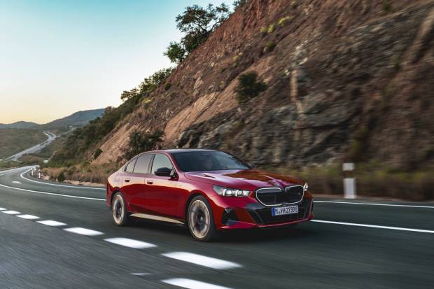 Prueba del BMW Serie 5: conducimos el 520d y disfrutamos con el poderoso i5 M60