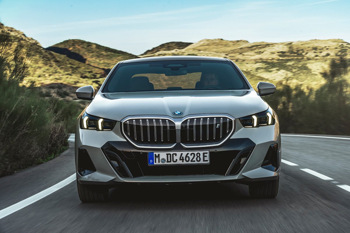 Prueba del BMW Serie 5: conducimos el 520d y disfrutamos con el poderoso i5 M60