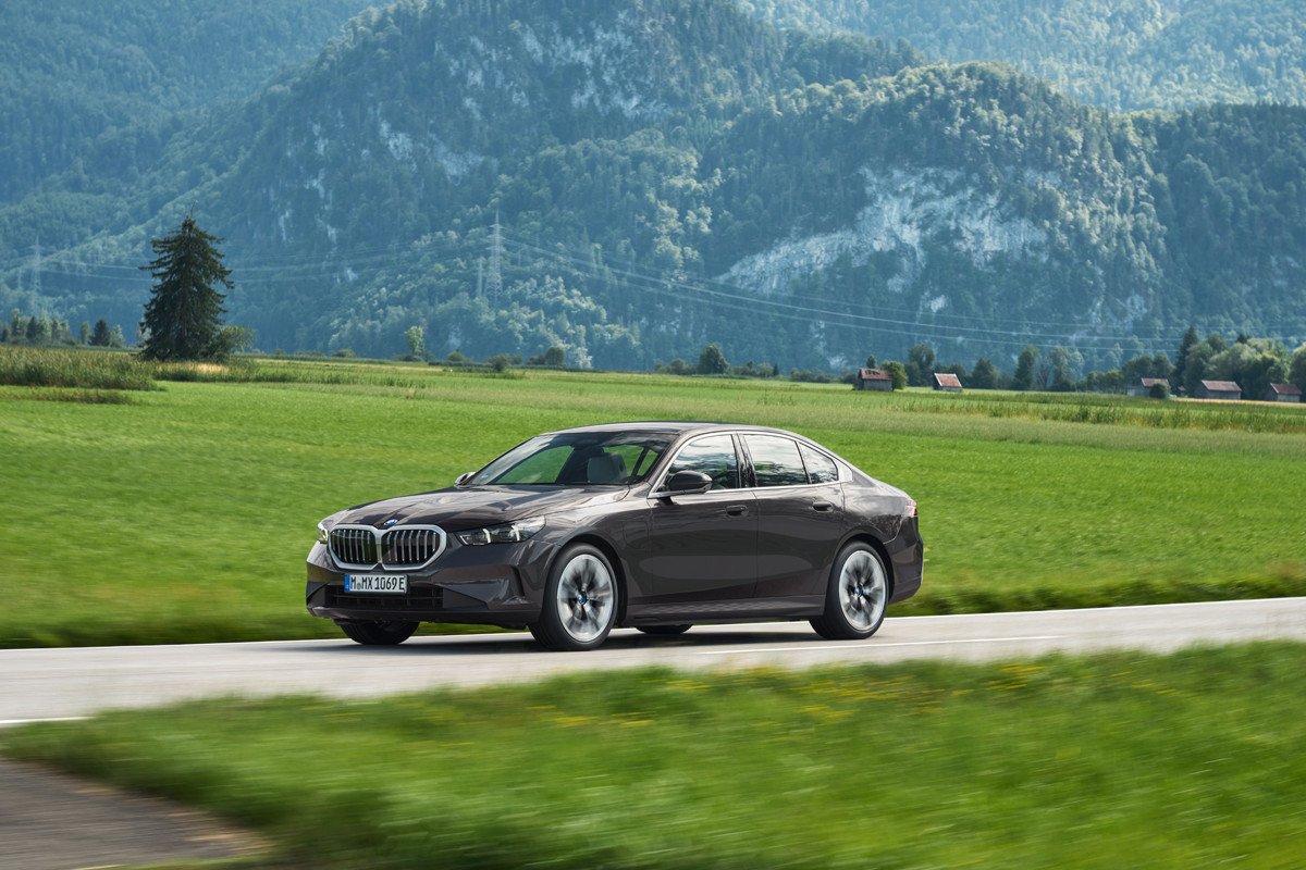 Prueba del BMW Serie 5: conducimos el 520d y disfrutamos con el poderoso i5 M60