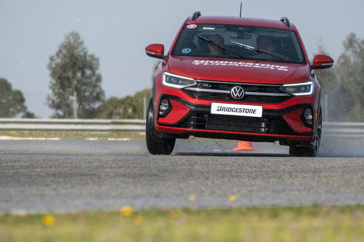 Prueba del neumático Bridgestone Turanza 6: control absoluto sobre agua y más seguridad