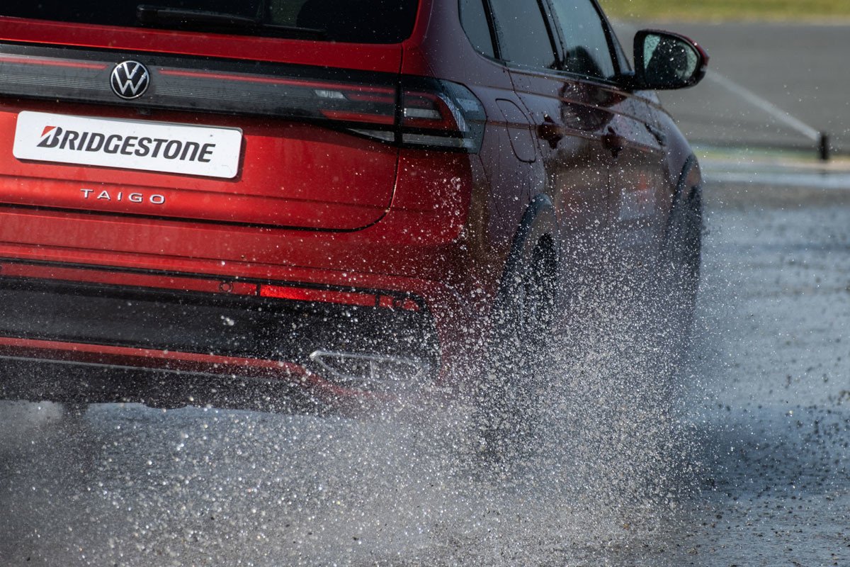 Prueba del neumático Bridgestone Turanza 6: control absoluto sobre agua y más seguridad