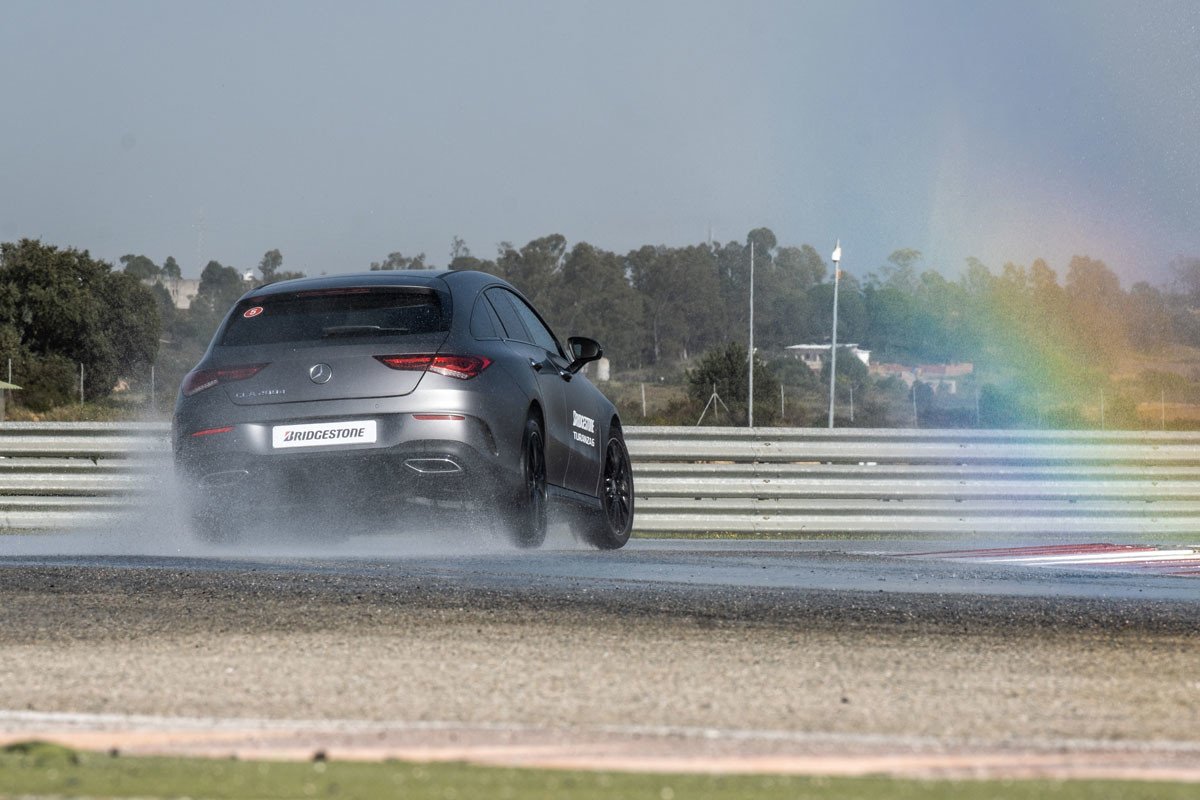 Prueba del neumático Bridgestone Turanza 6: control absoluto sobre agua y más seguridad