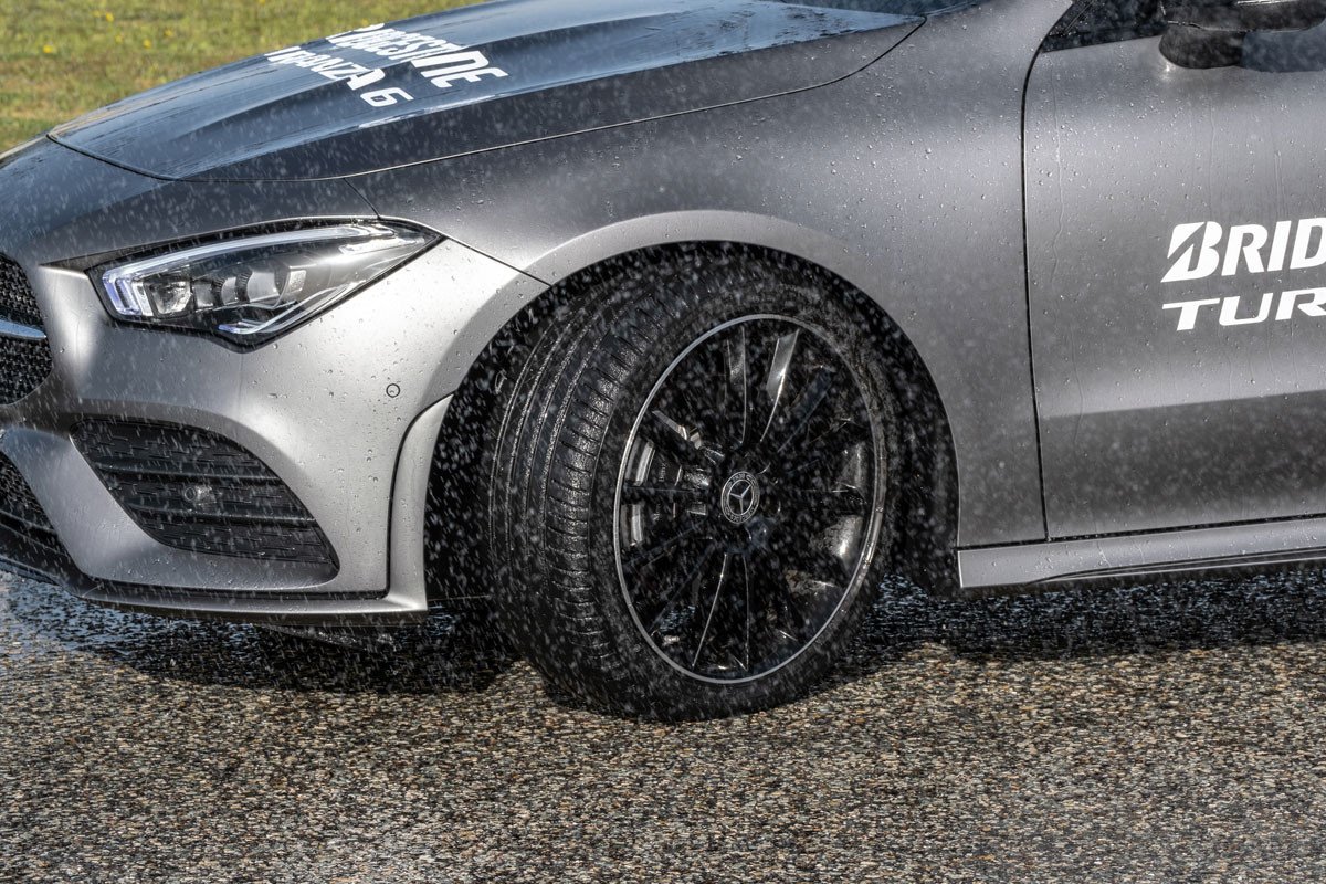 Prueba del neumático Bridgestone Turanza 6: control absoluto sobre agua y más seguridad