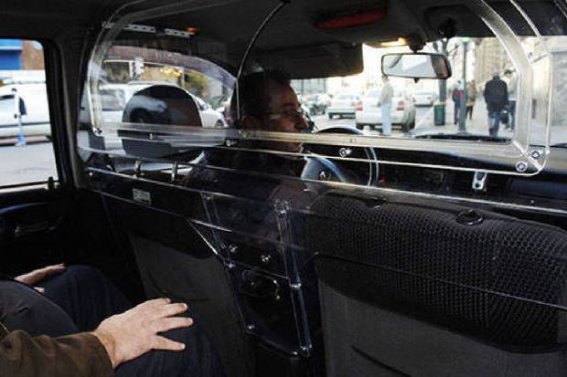 Las pantallas vuelven al taxi para luchar contra el coronavirus