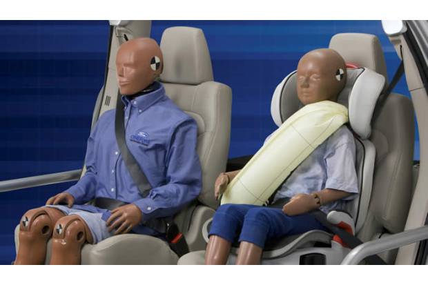 Ford se atreve con el primer airbag de cinturón.