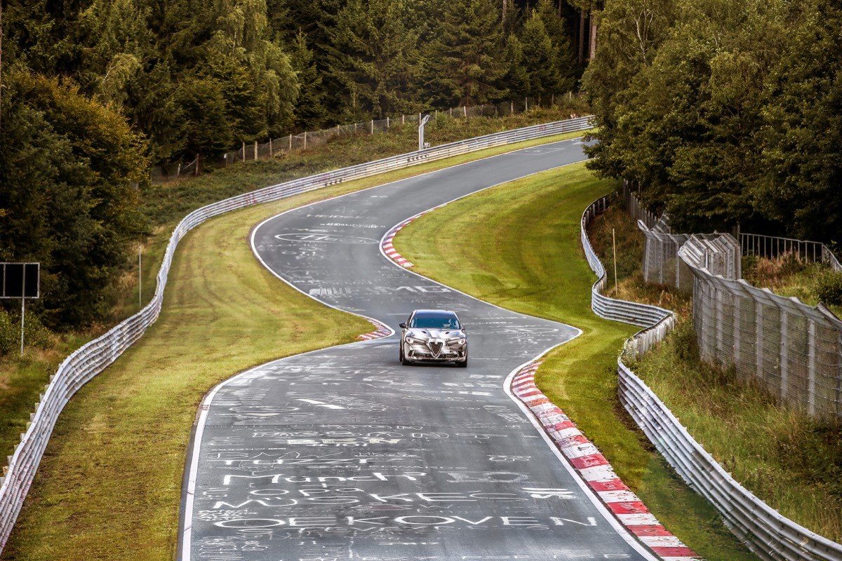 Porsche 911 GT2 RS y Alfa Romeo Stelvio Q: los más rápidos en Nürburgring