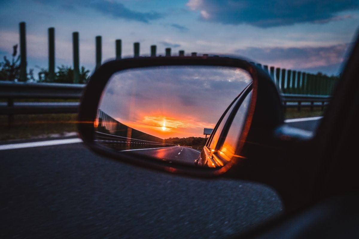 cómo reparar el espejo retrovisor de tu coche