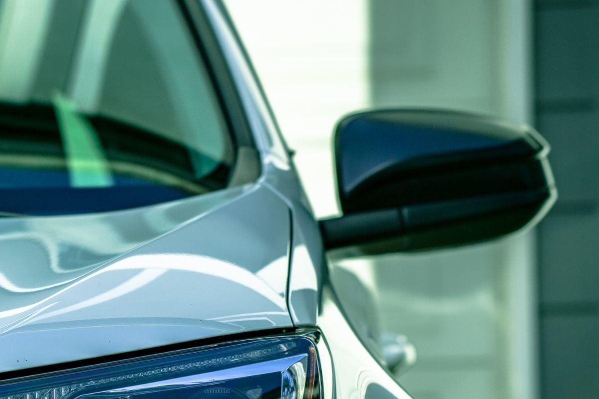 cómo reparar el espejo retrovisor de tu coche
