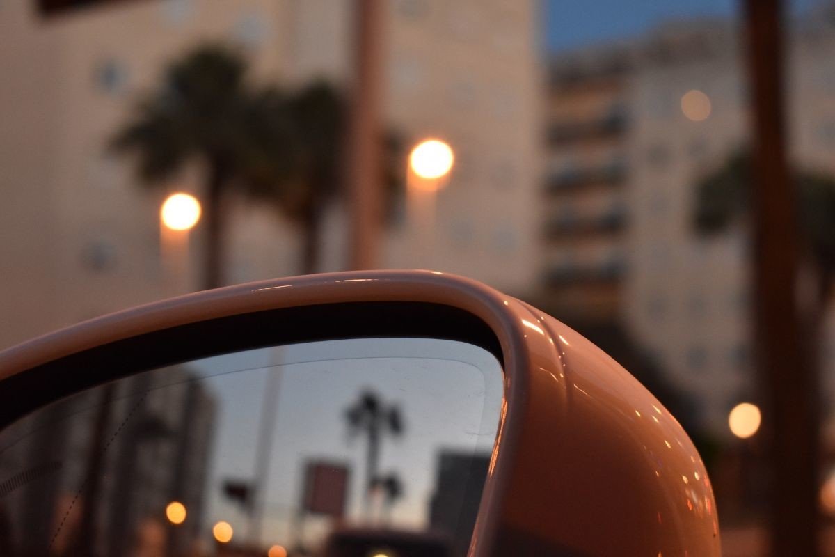 cómo reparar el espejo retrovisor de tu coche