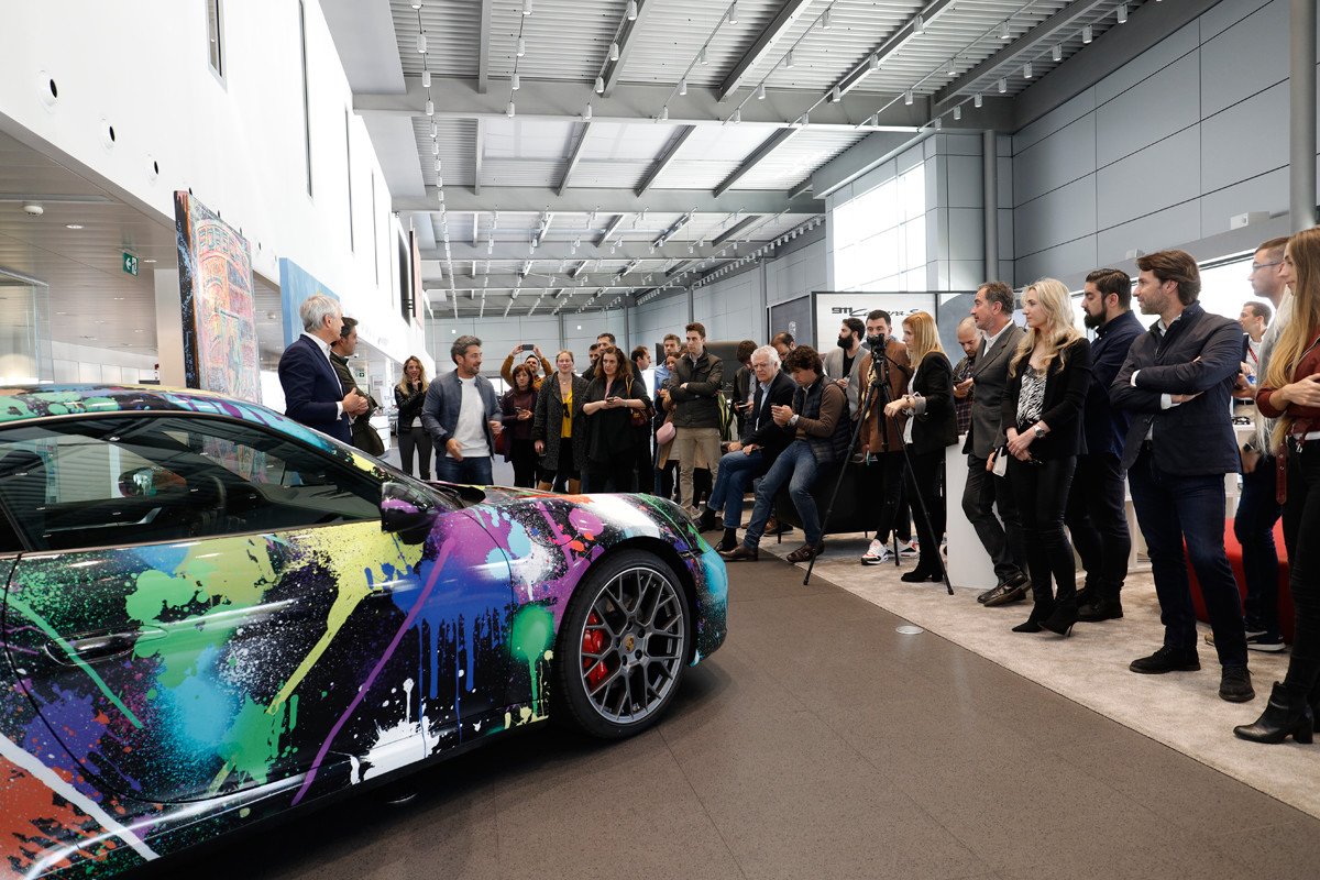 Porsche y el arte: no te resistirás a ir a sus concesionarios