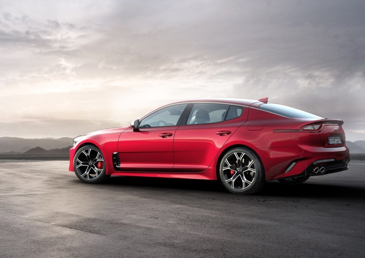 Kia Stinger: una berlina deportiva con estilo coupé y motores turbo de gasolina