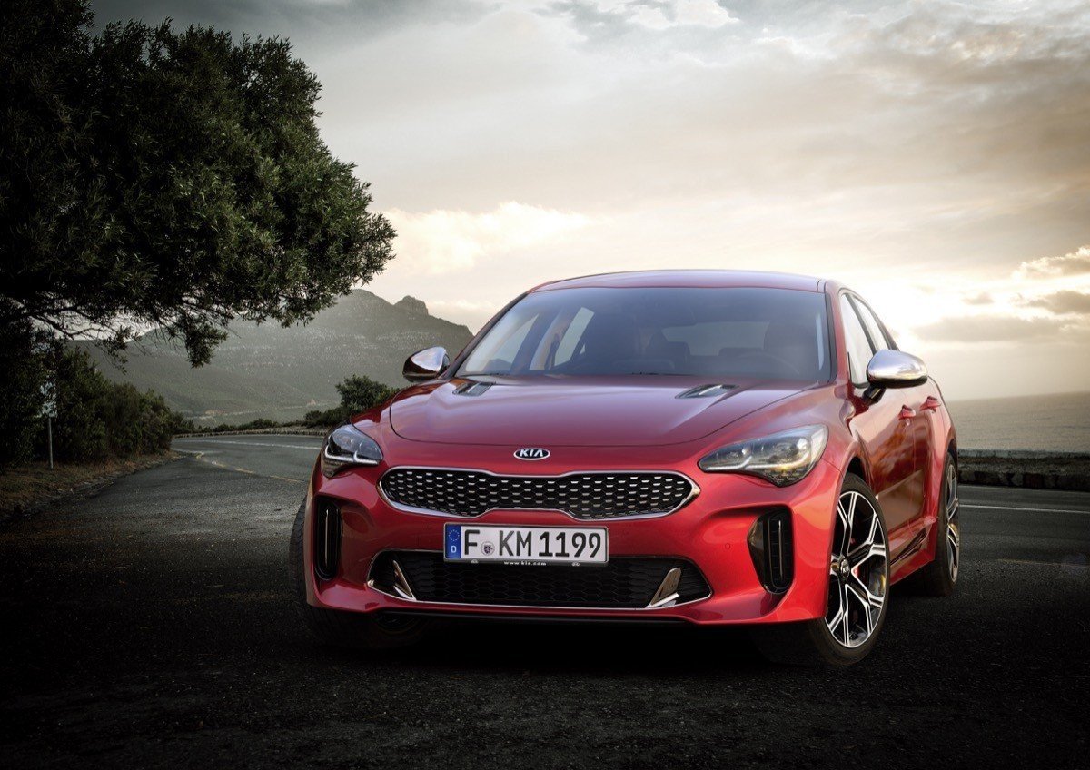 Kia Stinger: una berlina deportiva con estilo coupé y motores turbo de gasolina