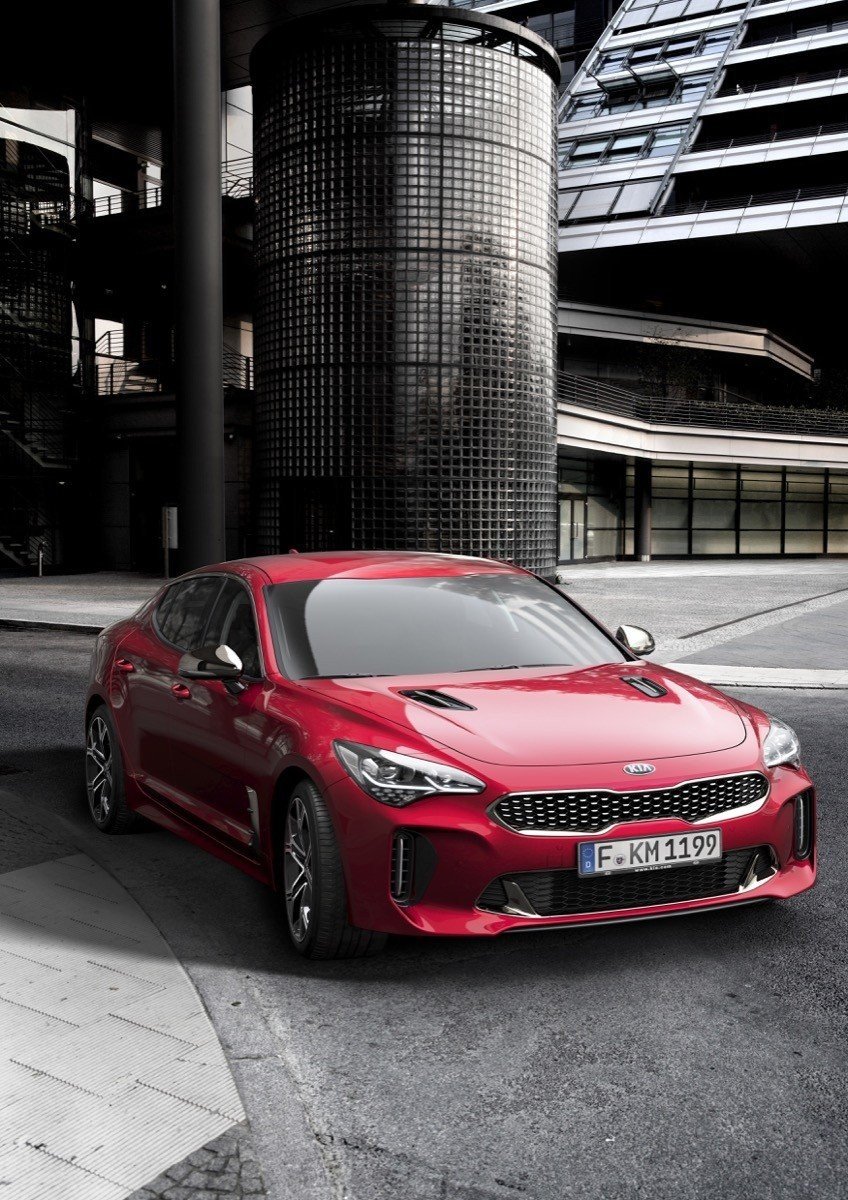 Kia Stinger: una berlina deportiva con estilo coupé y motores turbo de gasolina