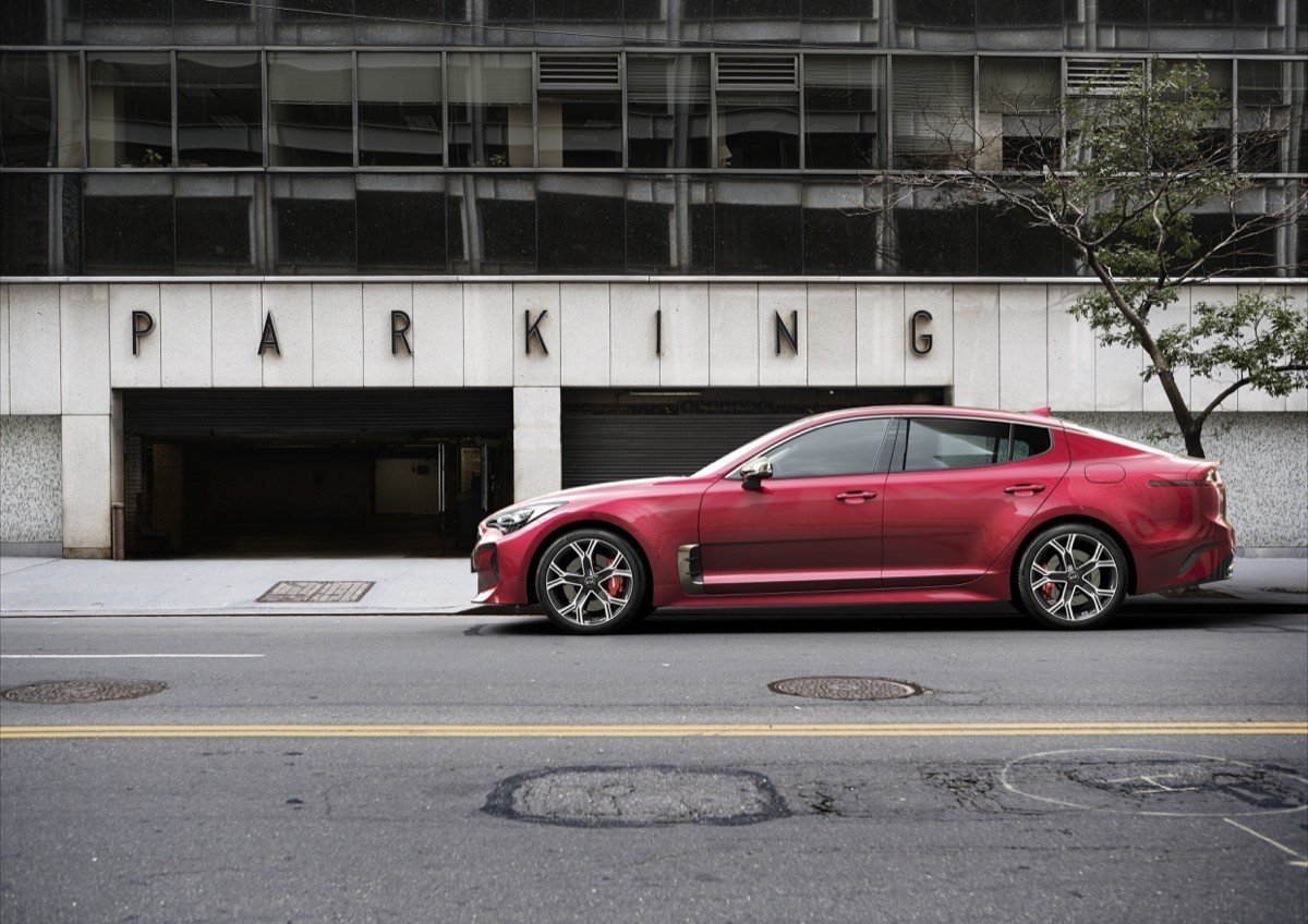 Kia Stinger: una berlina deportiva con estilo coupé y motores turbo de gasolina