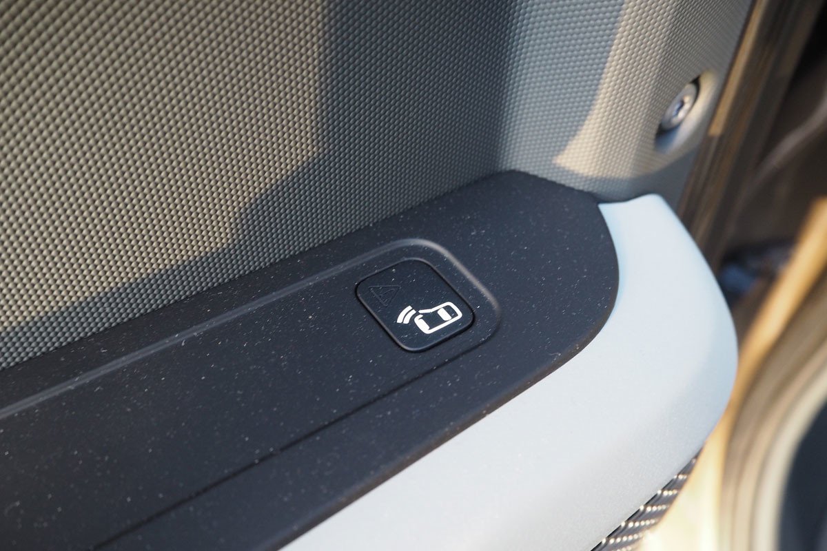 Prueba y opinión del Land Rover Defender P300: el todoterreno se refina