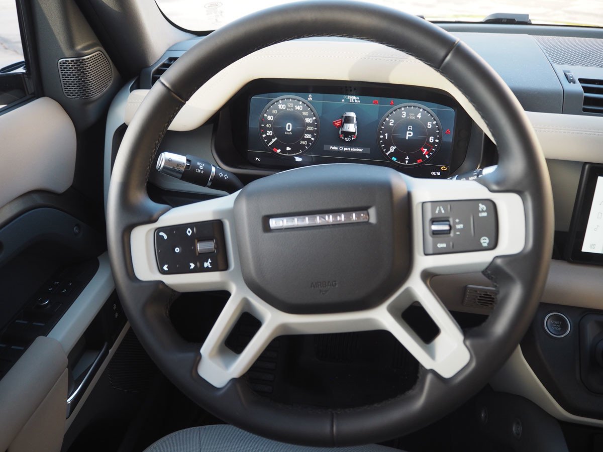 Prueba y opinión del Land Rover Defender P300: el todoterreno se refina