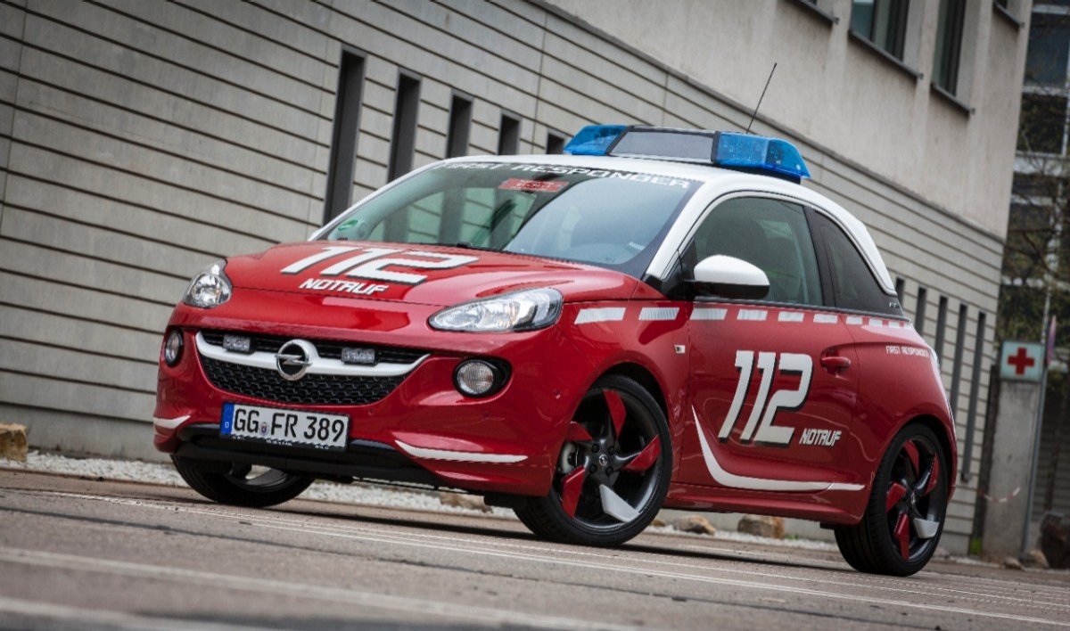 El Opel Adam se viste de coche de bomberos
