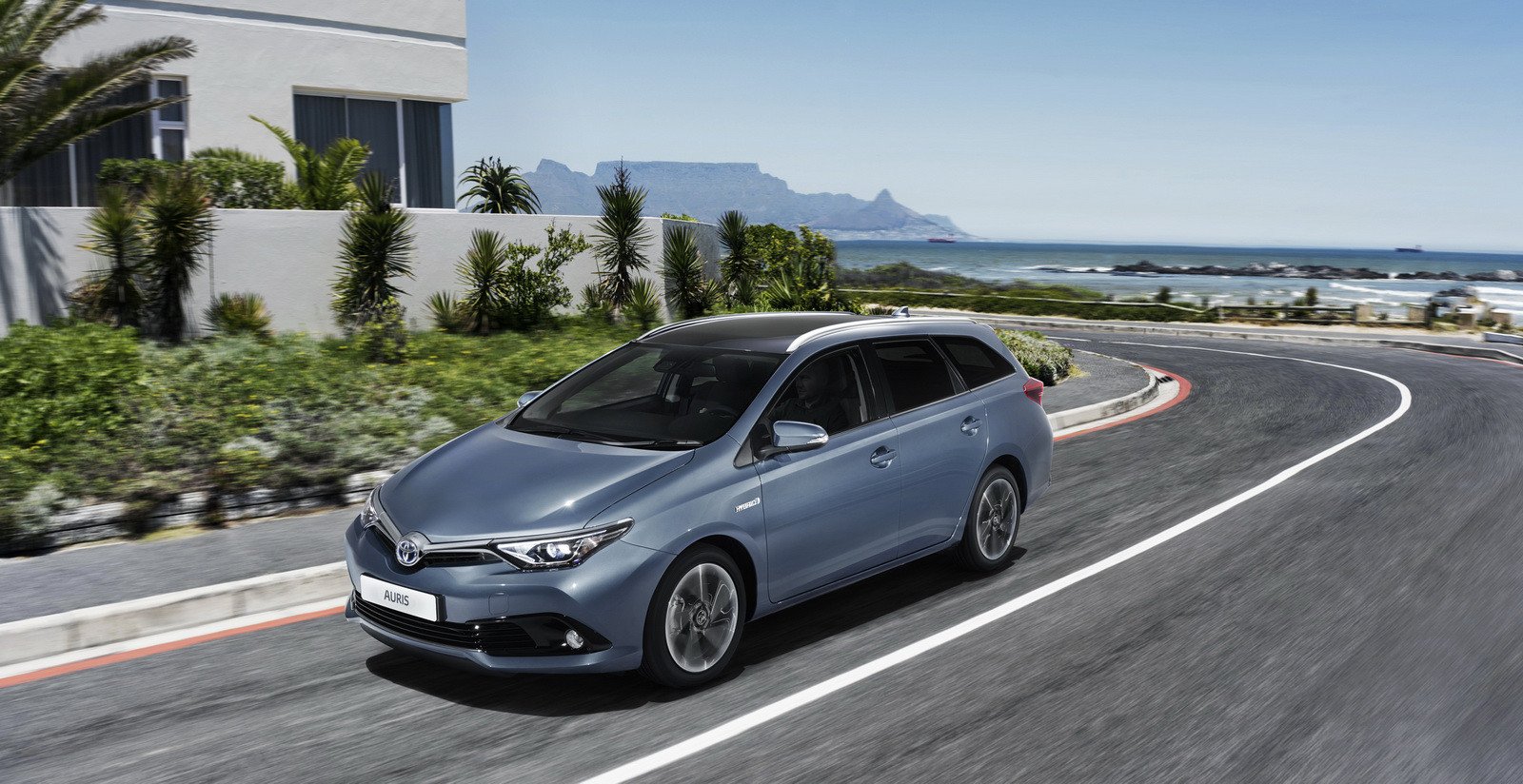 Nuevo Toyota Auris 2015: más eficiente y más equipado