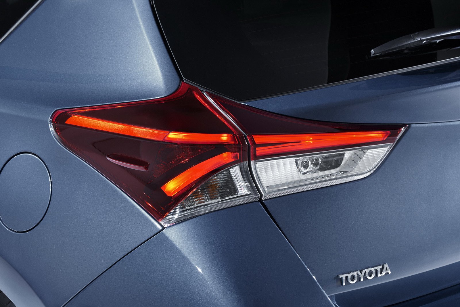 Nuevo Toyota Auris 2015: más eficiente y más equipado