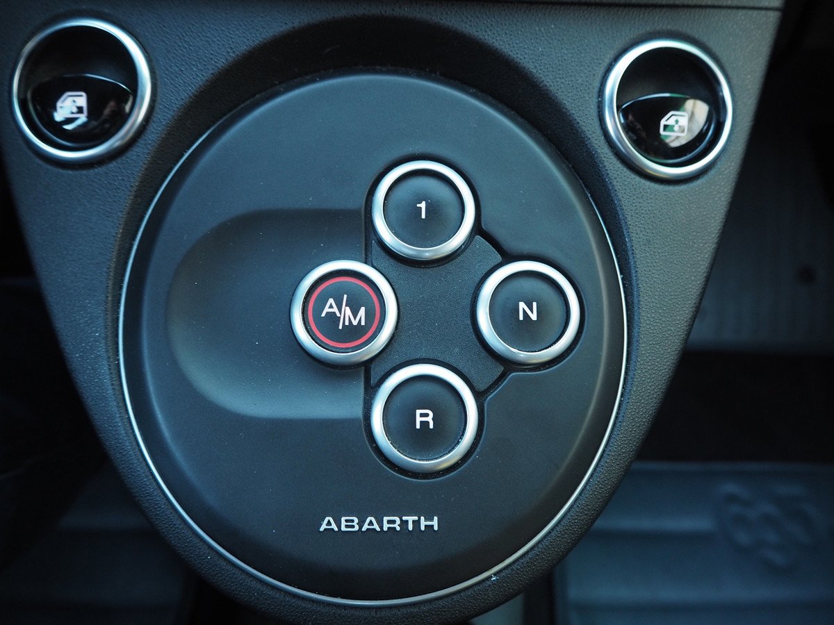Prueba Abarth 695C Rivale, deportivo en frasco pequeño