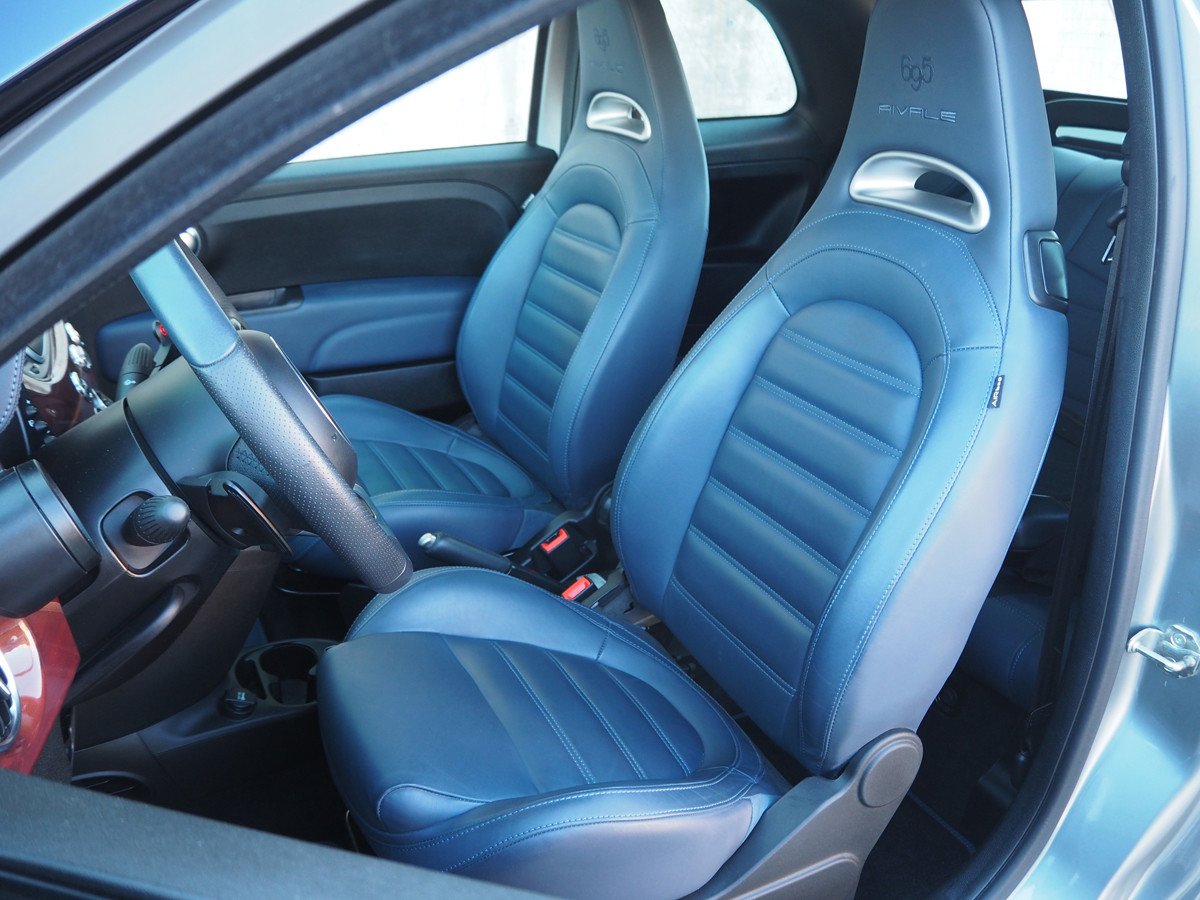 Prueba Abarth 695C Rivale, deportivo en frasco pequeño