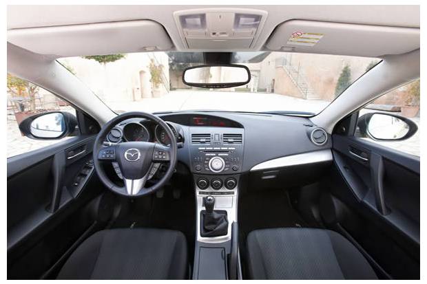 Dudo entre un VW Golf TDI y un Mazda 3 CTRD