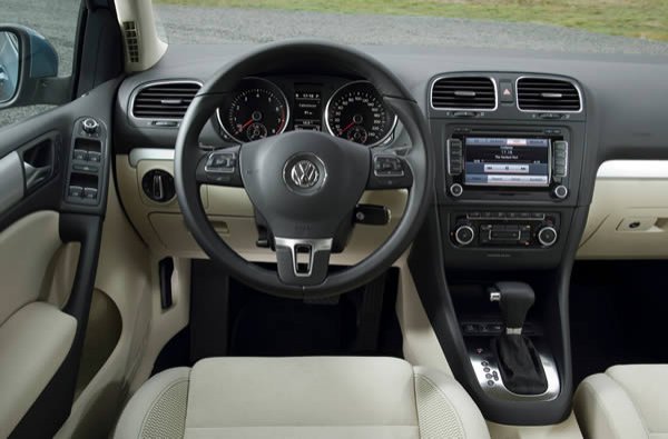 Dudo entre un VW Golf TDI y un Mazda 3 CTRD