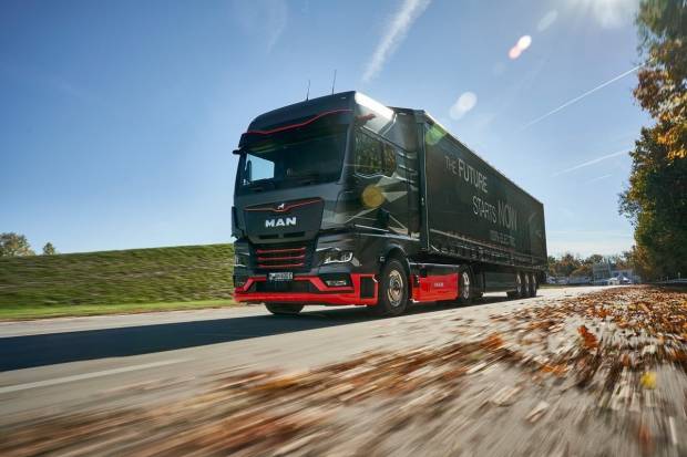 Se buscan camioneros por más de 4.000 euros al mes