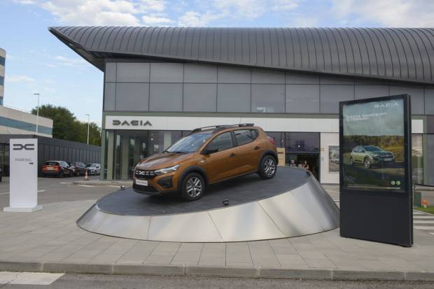 Visitamos los nuevos concesionarios de Dacia, en el momento de más éxito de la marca