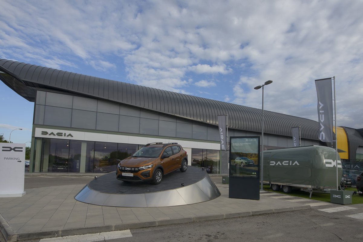 Visitamos los nuevos concesionarios de Dacia, en el momento de más éxito de la marca