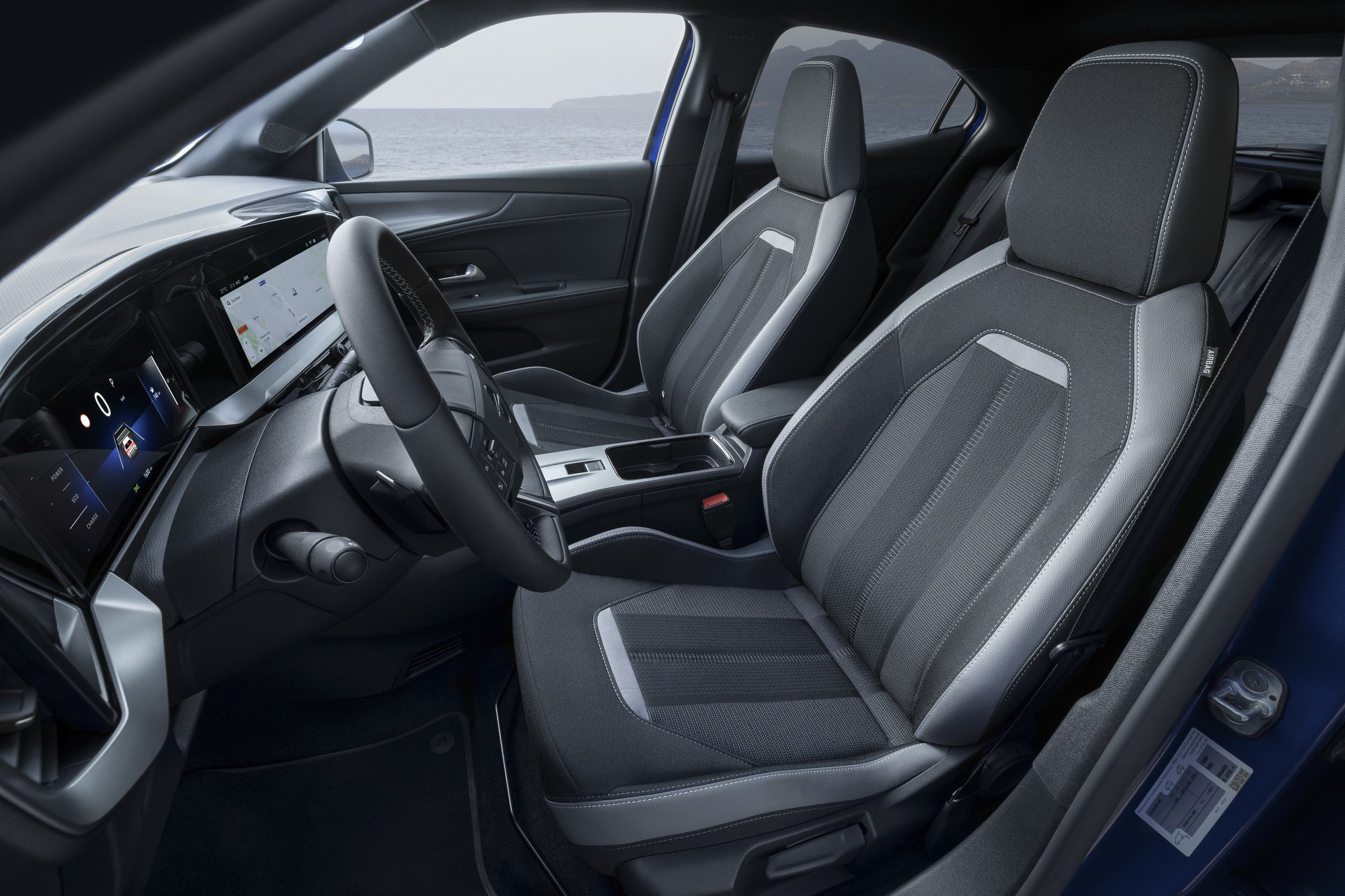 Prueba Opel Mokka 2025: leves pero importantes cambios del SUV urbano también eléctrico
