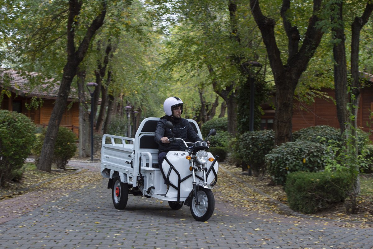 Toda la gama Invicta de dos ruedas: patinetes, scooters y bicicletas 