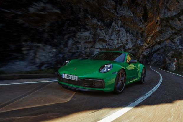 Porsche 911 Carrera T: deportividad y ligereza con el motor de acceso