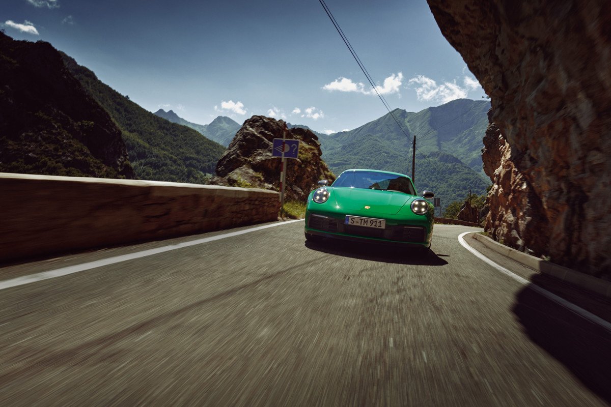 Porsche 911 Carrera T: deportividad y ligereza con el motor de acceso