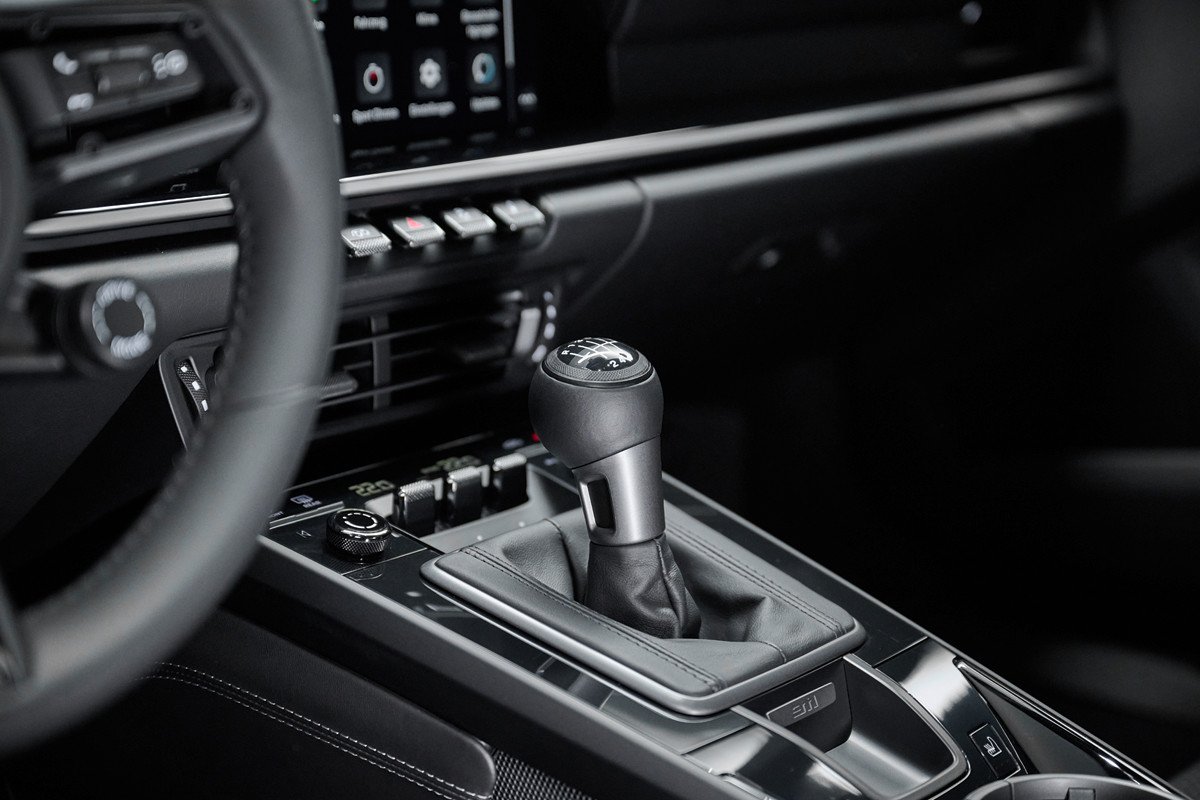 Porsche 911 Carrera T: deportividad y ligereza con el motor de acceso