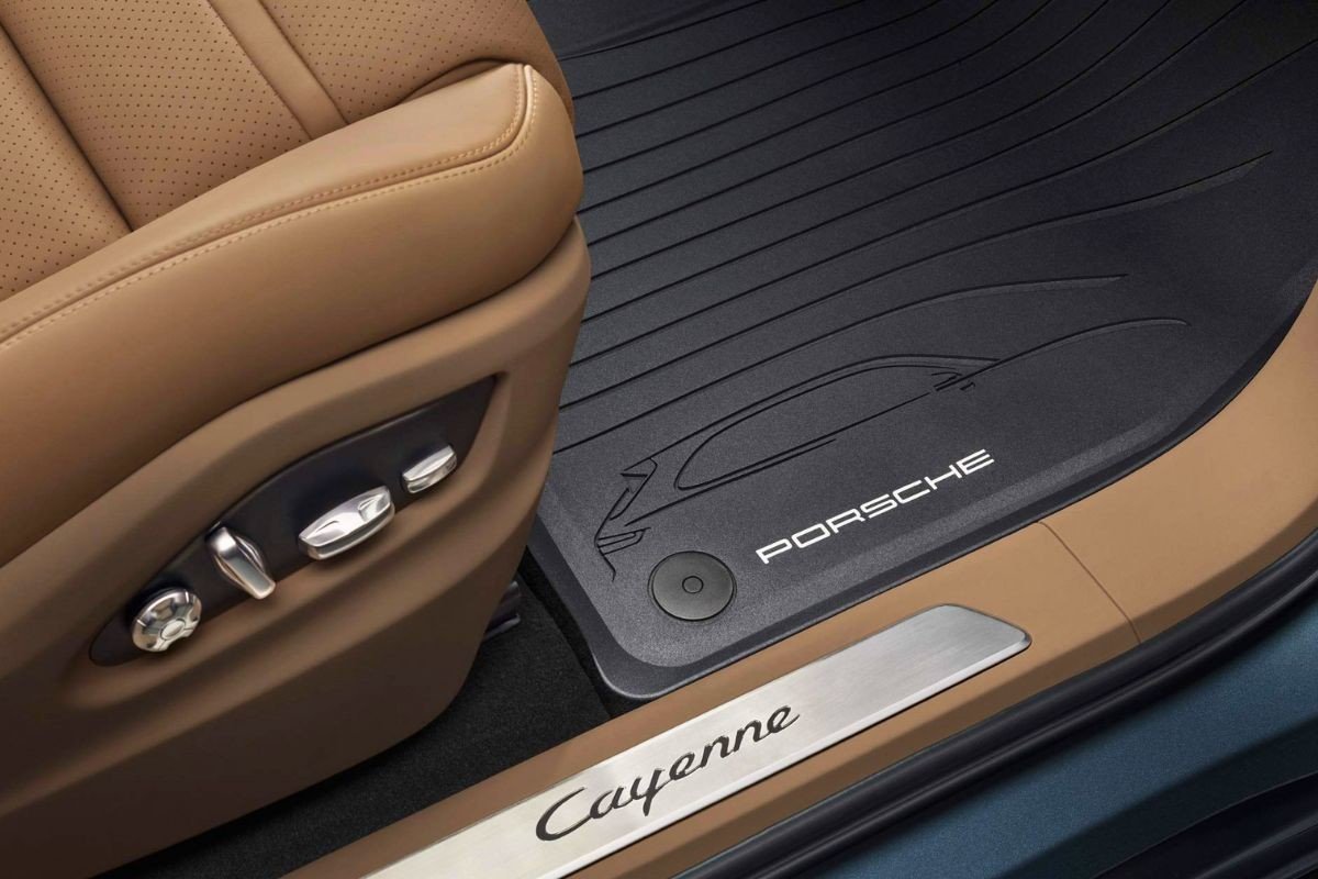 Personaliza tu coche con alfombrillas de colores: resistentes y fáciles de limpiar