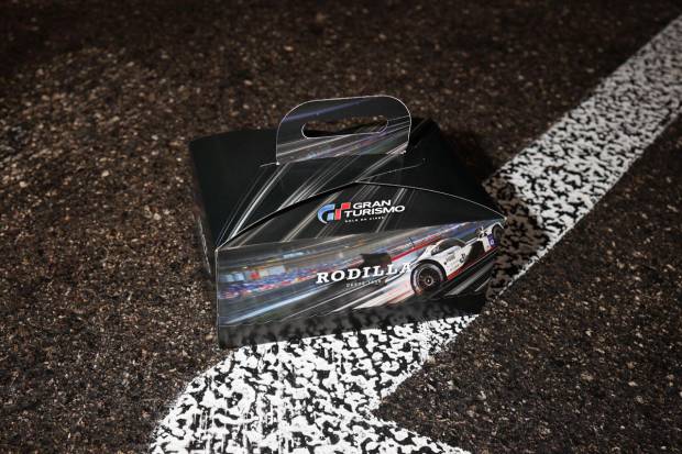 La película Gran Turismo llega el 11 de agosto y Rodilla calienta motores con regalos