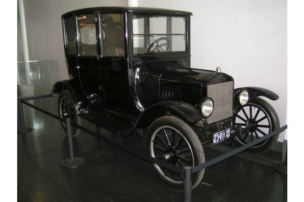 ¿Cuándo se instalo Ford en España?
