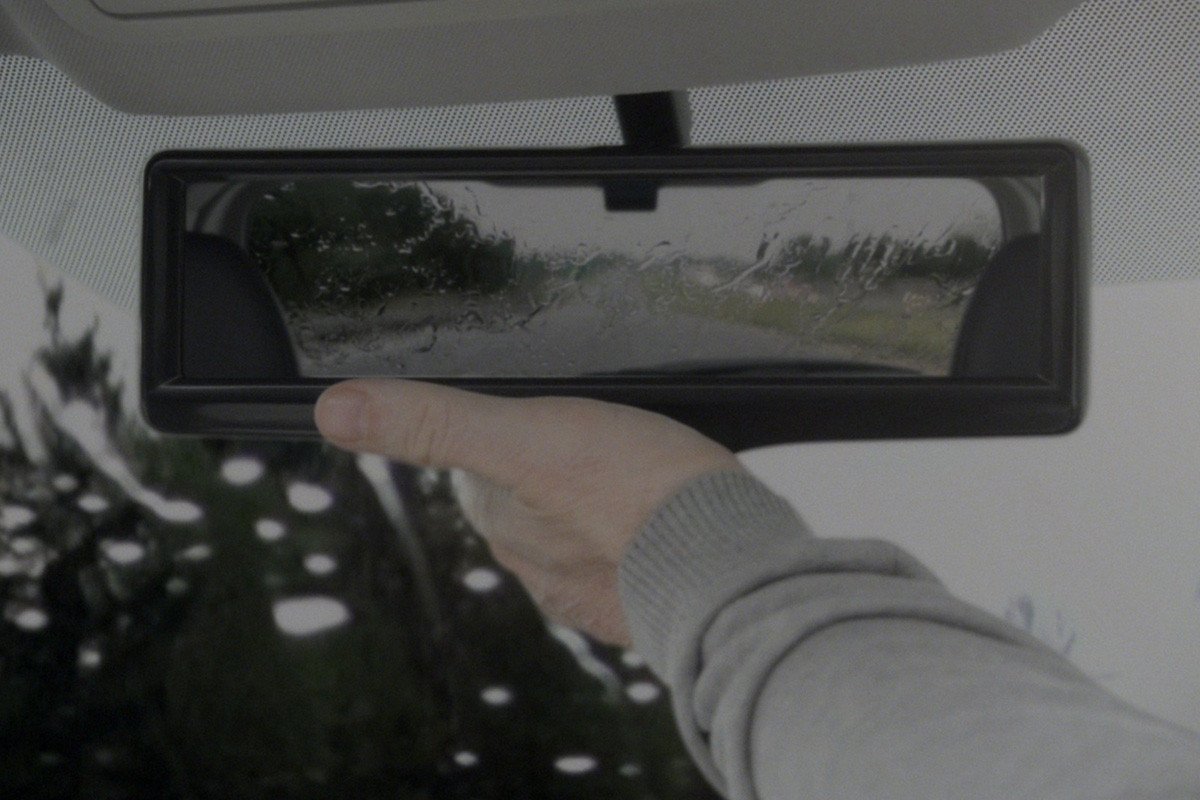 Cómo funciona el nuevo retrovisor inteligente de Nissan