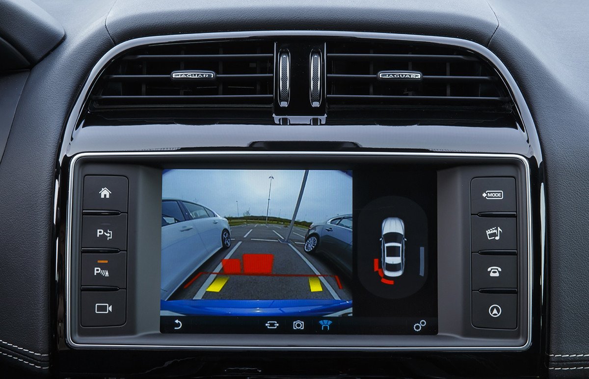 Jaguar XE 2015, prueba de gama