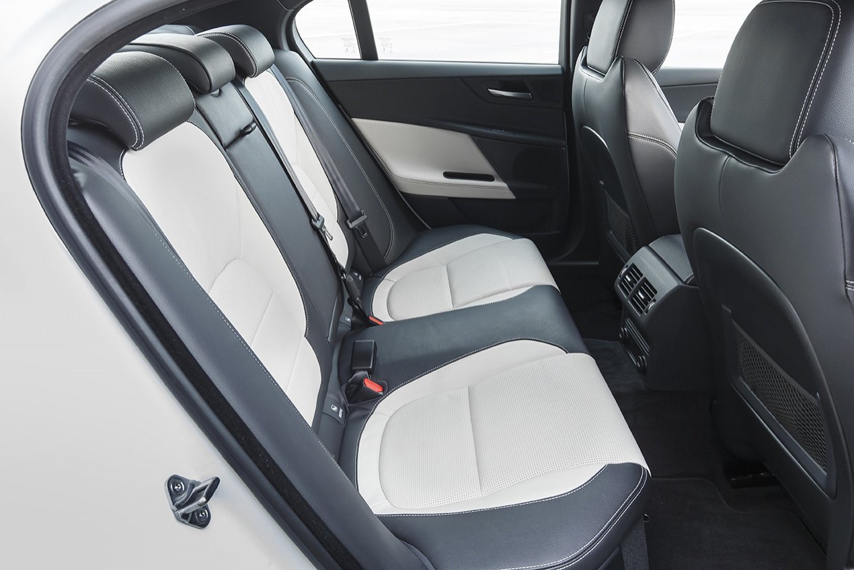 Jaguar XE 2015, prueba de gama