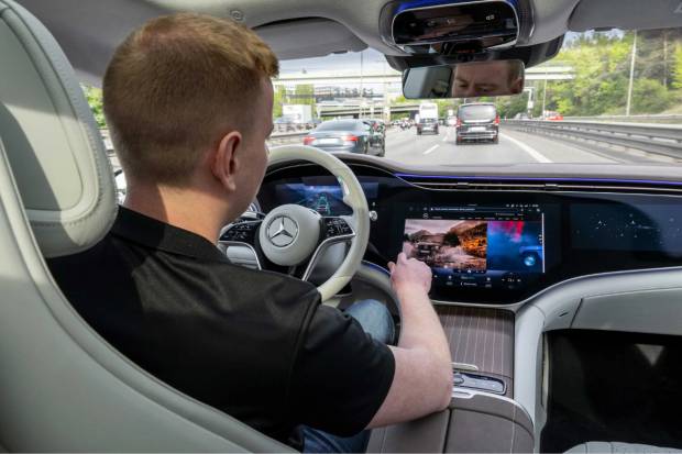 Tecnología que llegará a los coches en 2030: conducción autónoma, conexiones 5G
