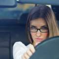 Gafas de repuesto para conducir: ¿es obligatorio llevarlas en el coche?