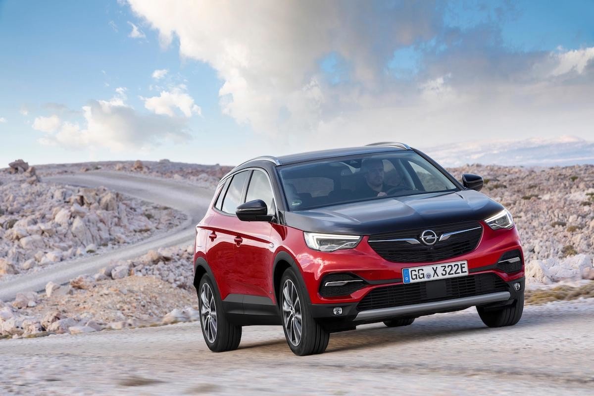 Opel Grandland X Hybrid4, enchufable, 4x4 y 300 CV