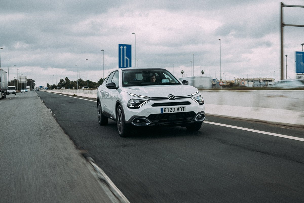 Prueba Citroën C4 X: conduciendo la berlina “made in Spain”