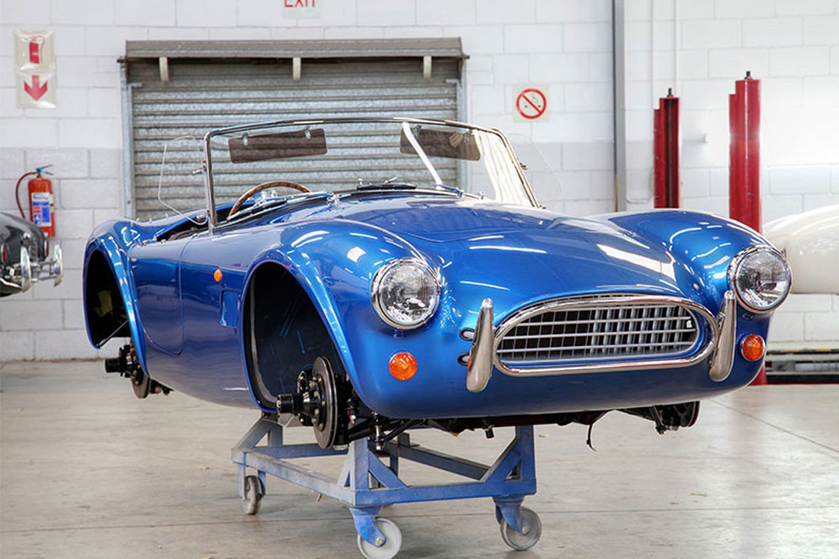 Renace el AC Cobra con una versión de combustión y otra eléctrica