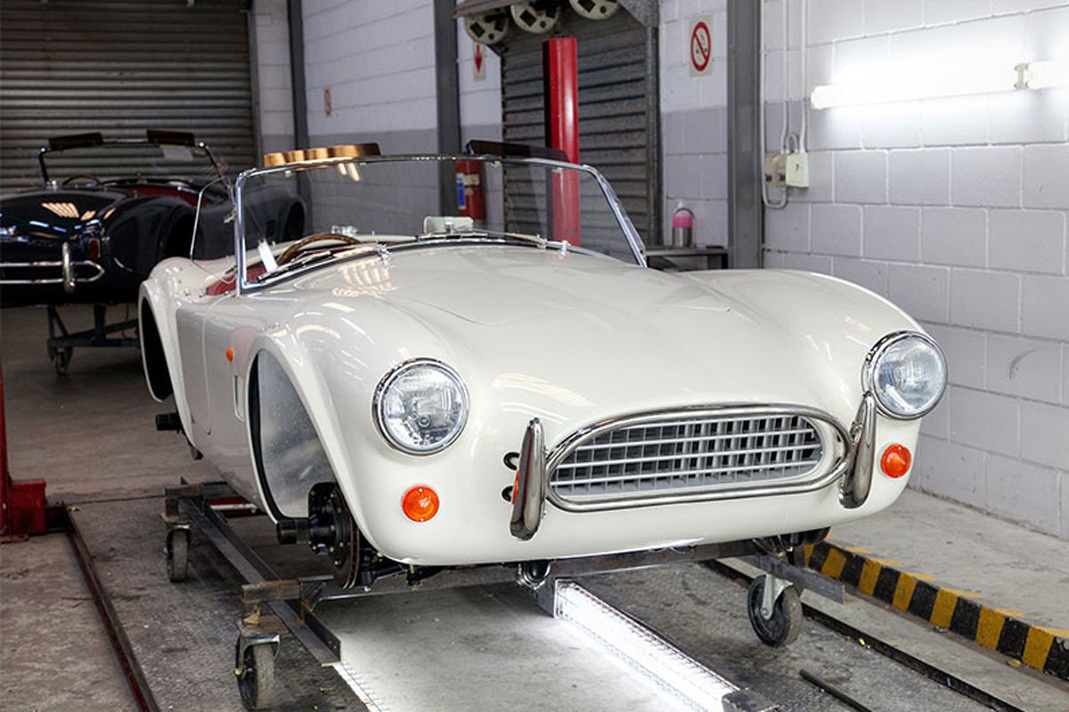 Renace el AC Cobra con una versión de combustión y otra eléctrica