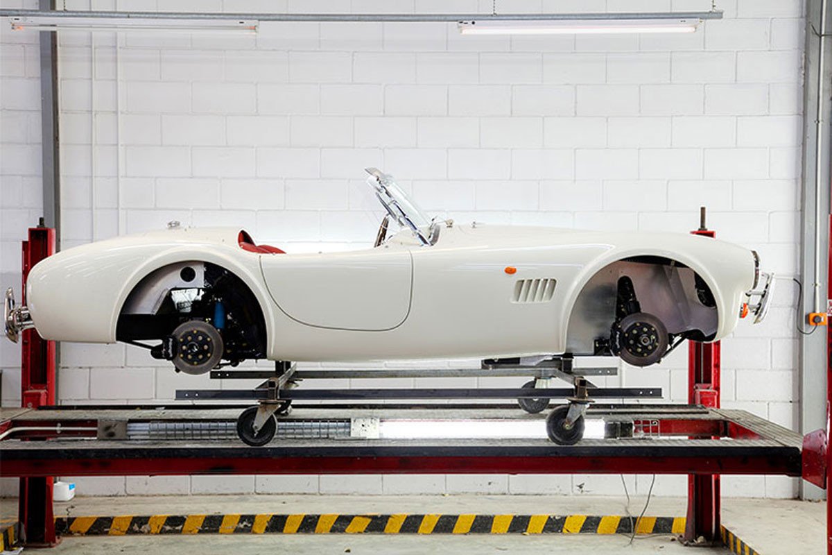 Renace el AC Cobra con una versión de combustión y otra eléctrica